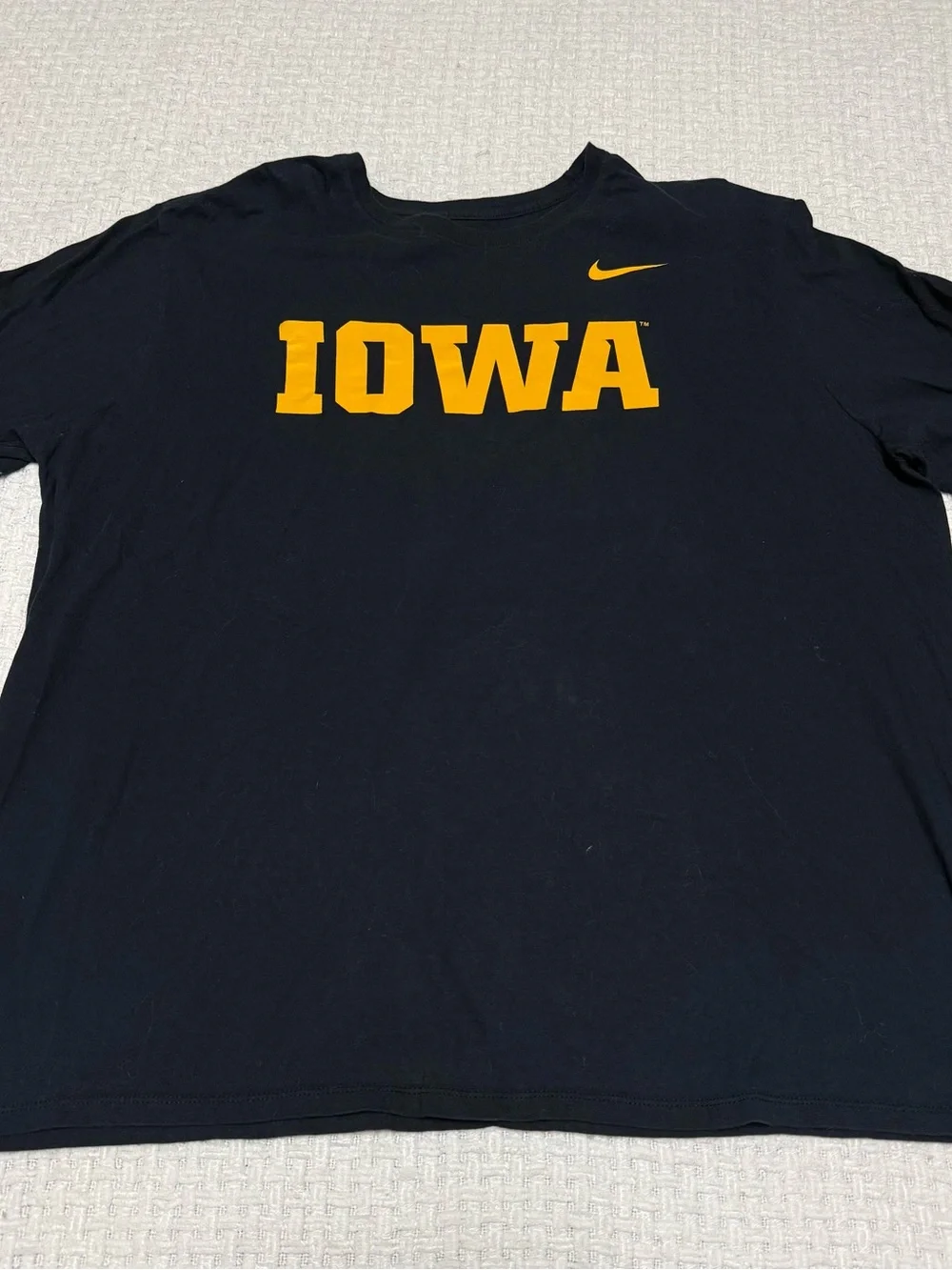 Nike Iowa Hawkeyes black long sleeve shirt, men’s XXL athletic cut.